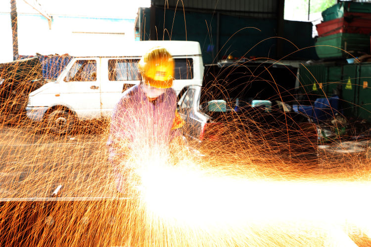 报废回收大型车公司电话_大型报废车回收公司_报废车辆回收公司暴利